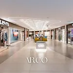 Apartment Mercury Bright W Pool Access By Arco Collection